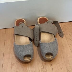 BRYR Gray Peep Toe Clogs